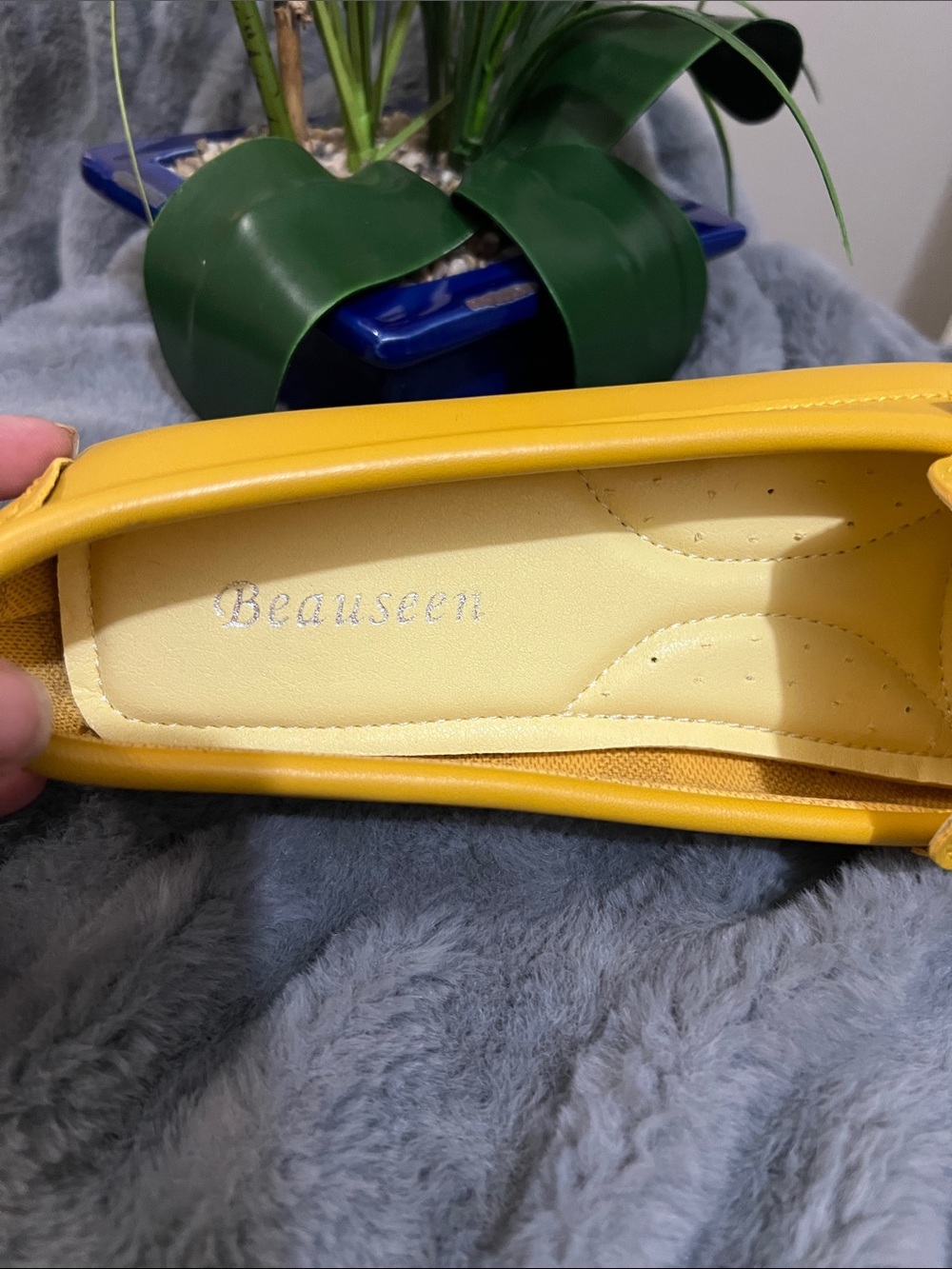 Beauseen Women's Yellow Leather Bow Moccasin Loafers NWOT retail $45 - Picture 3 of 4